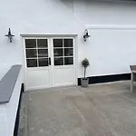 شقة Large 1st Floor